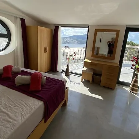 Kirmizi Lale, Private Pool, Gardens, Very Close To Town - No Need For Taxi *