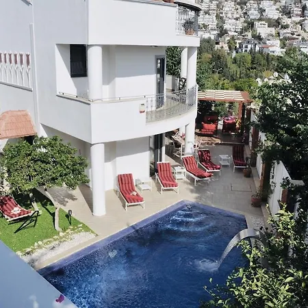 Kirmizi Lale, Private Pool, Gardens, Very Close To Town - No Need For Taxi *